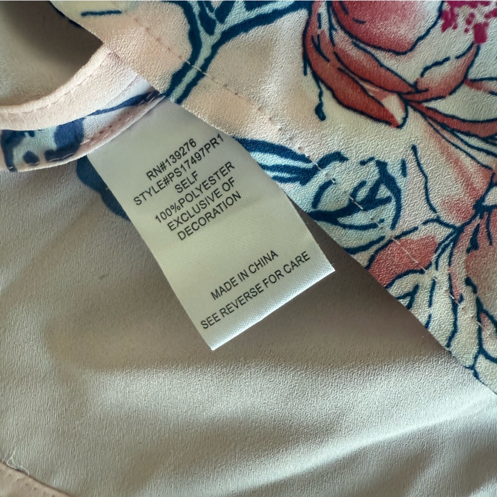 🦊 Elegant Floral Sleeveless Blouse in Pink - Picture 4 of 6